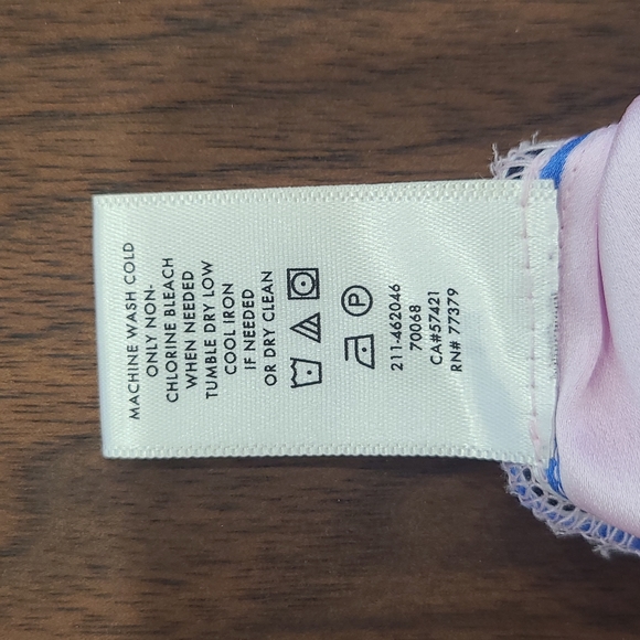 Cute button up blouse - Picture 8 of 9